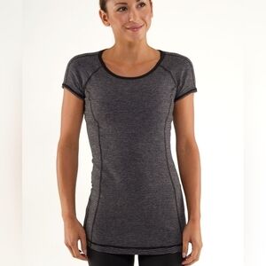Lululemon Run Turn Around Women's Sz 6 Short Sleeve Grey Black Striped Shirt EUC
